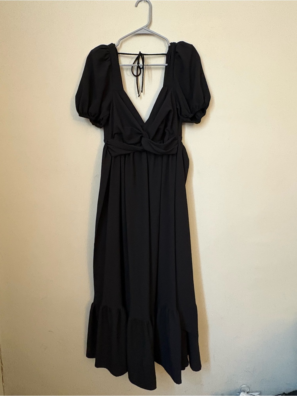 ASTR Black Puff-Sleeve V-Neck Maxi Dress